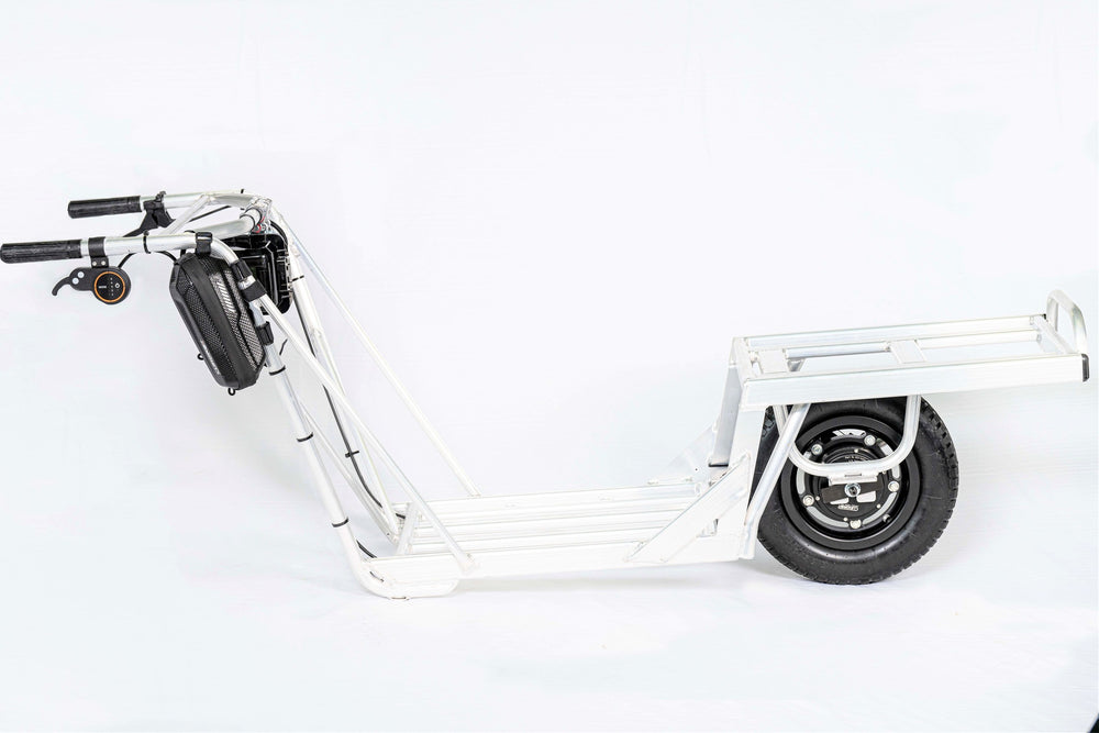 コンテナ用アルミ電動一輪車の側面。ハンドル部にモード切替ディスプレイ、後方に荷台とインホイールモーター内蔵タイヤ